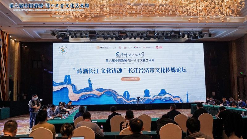 服装直播代运营费用主要包括以下几部分：